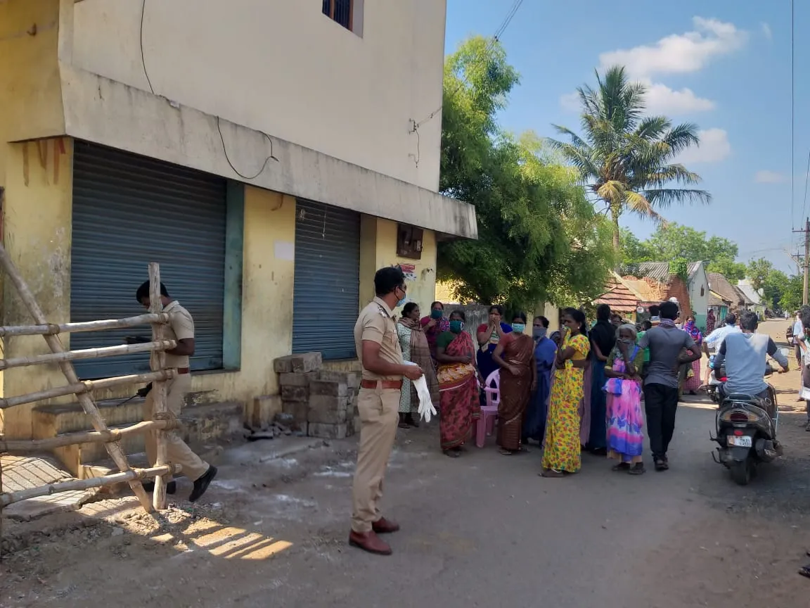 Government to open TASMAC...people struggle 